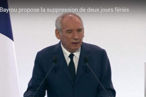 François Bayrou pendant la conférence de presse (capture Public Sénat)