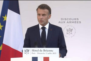 Discours aux armées (capture YouTube-Élysée)