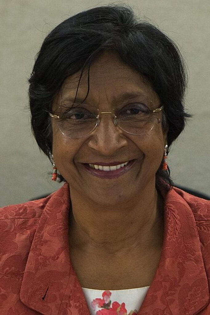 Navi Pillay préside la commission d'enquête internationale de l'ONU qui accuse Israël de génocide (Wikipédia)