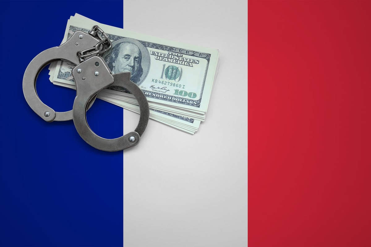 Fraude au fisc français (UnlimPhotos)