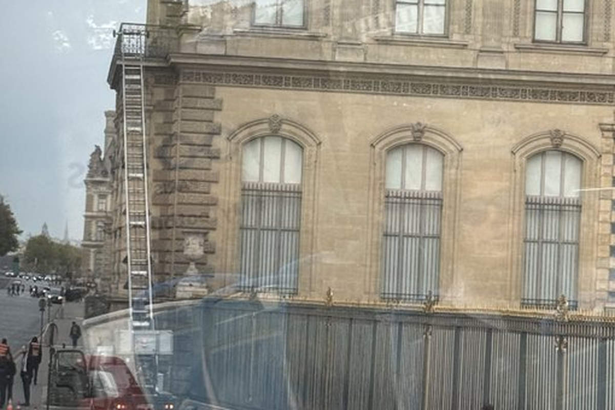 Un monte-charge utilisé pour accéder à la Galerie Apollon (capture X)