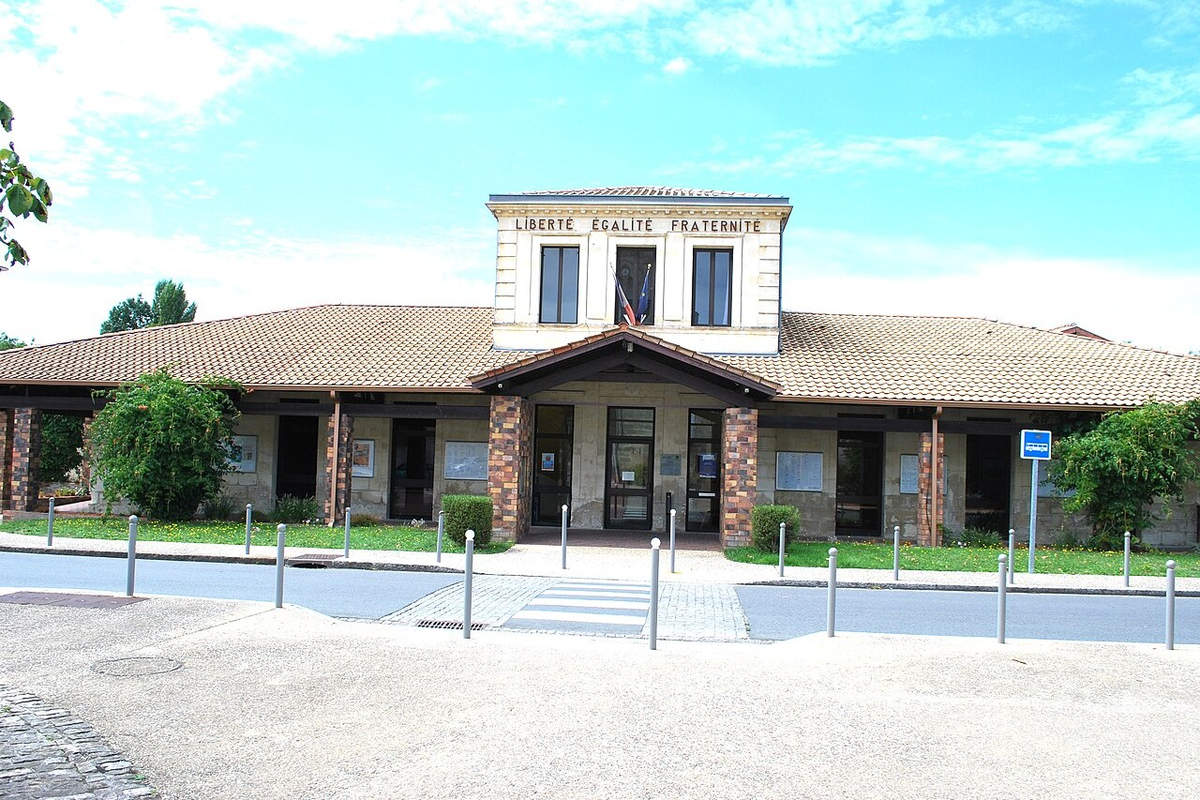 Mairie de Tresses (Wikipédia)