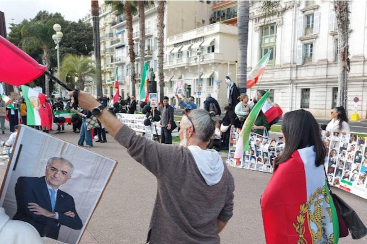 Manifestation d'Iraniens sur la promenade des Anglais visant à dénoncer les assassinats commis par le régime en place et revendiquait visiblement le retour du fils du dernier Shah d’Iran Mohammad Reza Pahlavi (DR)