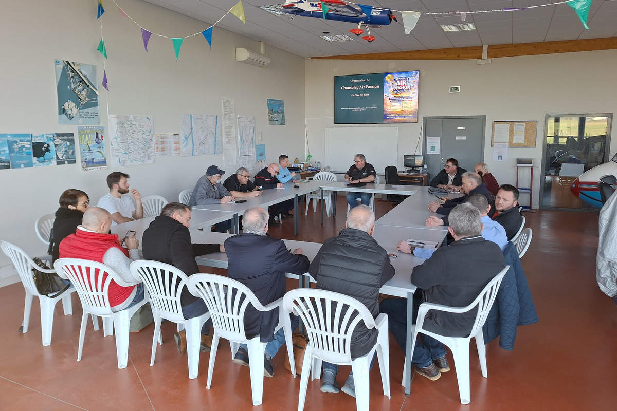 Chambley (54) Réunion du lancement de l'Association des Usagers Aéronautiques Basés