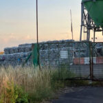 Le site de stockage attire les mouches surtout en période de grosses chaleurs (image Vigilance Environnement du Jarnisy)