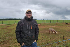 Vincent Mangeot sur sa ferme (Safer GE)