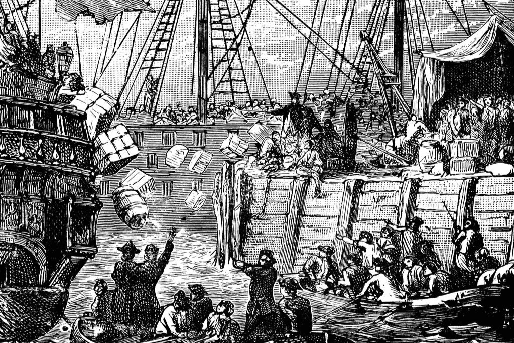 o Une représentation de colons jetant des caisses de thé dans le port de Boston (PiXy)
