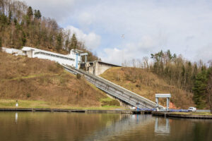 lan incliné d'Artzviller, en Moselle (Par © Raimond Spekking / CC BY-SA 4.0 (via Wikimedia Commons), CC BY-SA 4.0, )