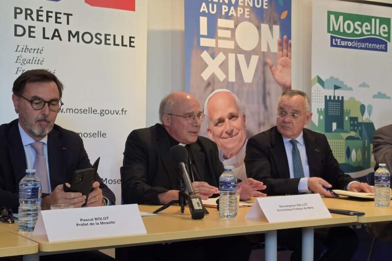 Conférence de presse avant la visite du pape (DR)