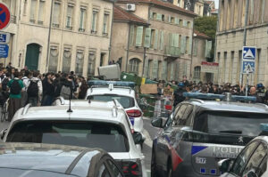 Barricade devant le lycée Loritz à Nancy (DR)
