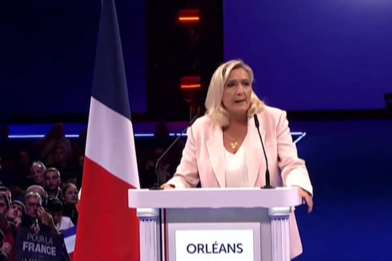 Discours de Marine Le Pen à Orléans (capture franceinfo)