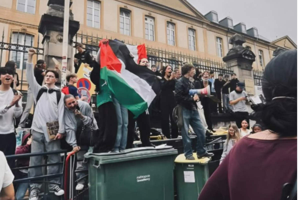 Mais que vient faire le drapeau de la Palestine dans cette manif de lycéens ? (DR)