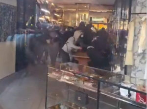 Les magasins de muixe pillés par des hordes sauvages (capture X)